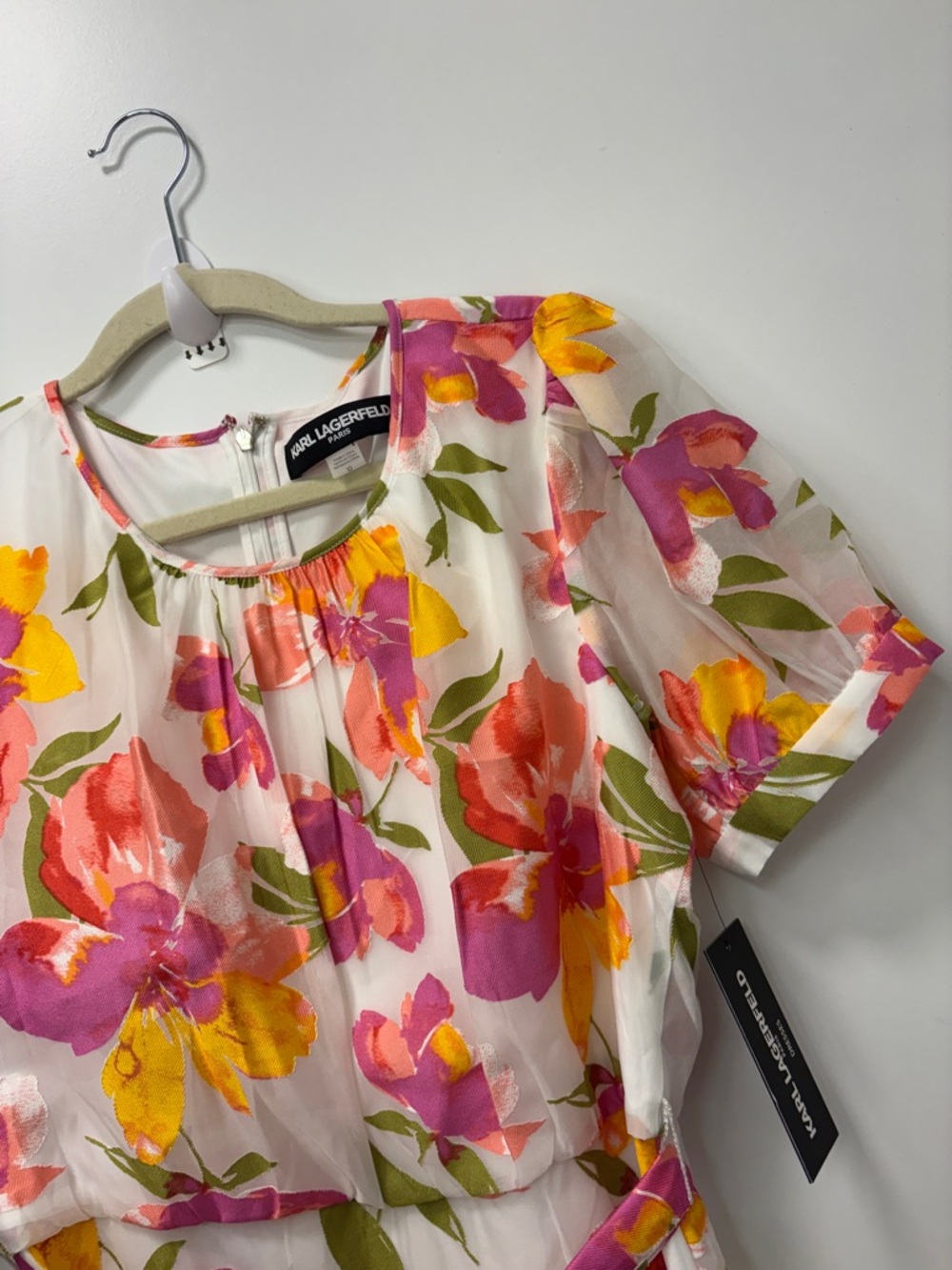 KARL LAGERFELD FLORAL PINK YELLOW GREEN SHORT SLEEVE DRESS! - Picture 3 of 6